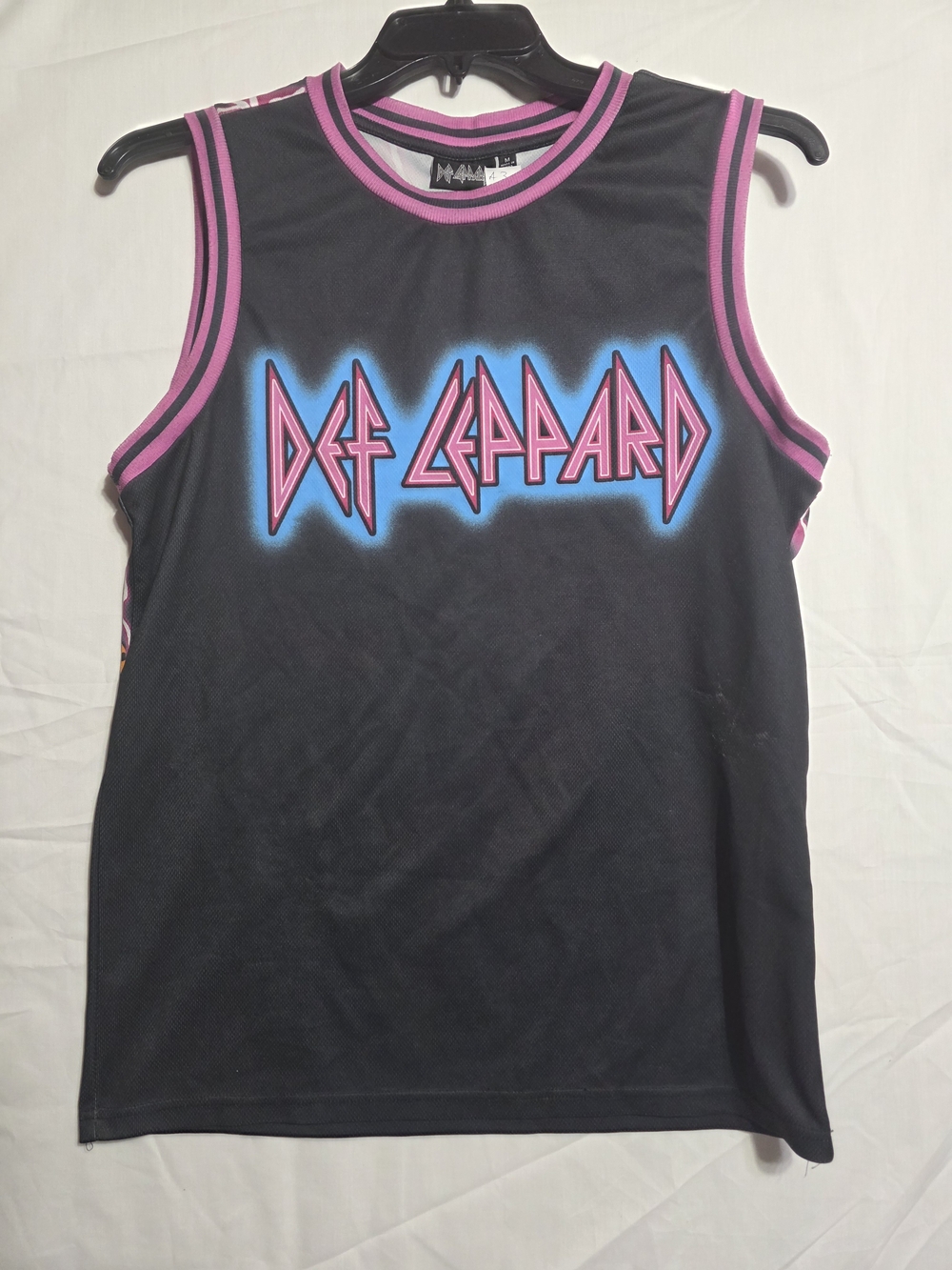 Def Leppard Black & Pink Sleeveless Tank Top - Size M.